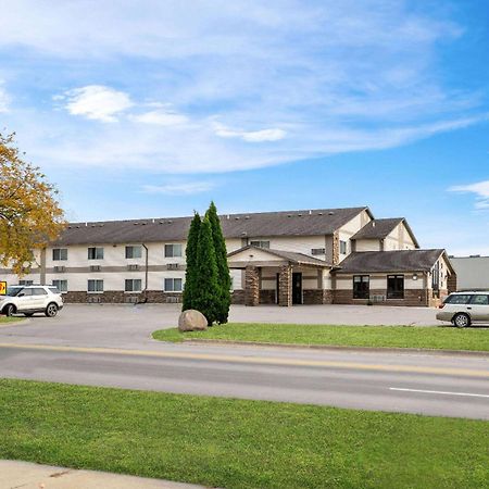 Super 8 By Wyndham Waverly Exterior photo