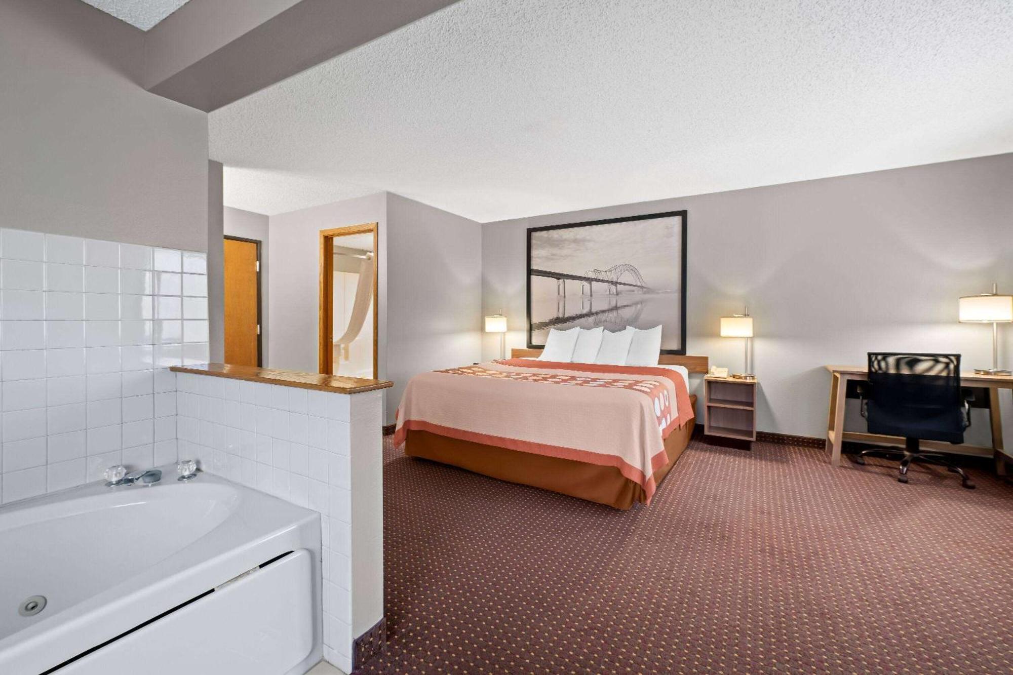 Super 8 By Wyndham Waverly Exterior photo