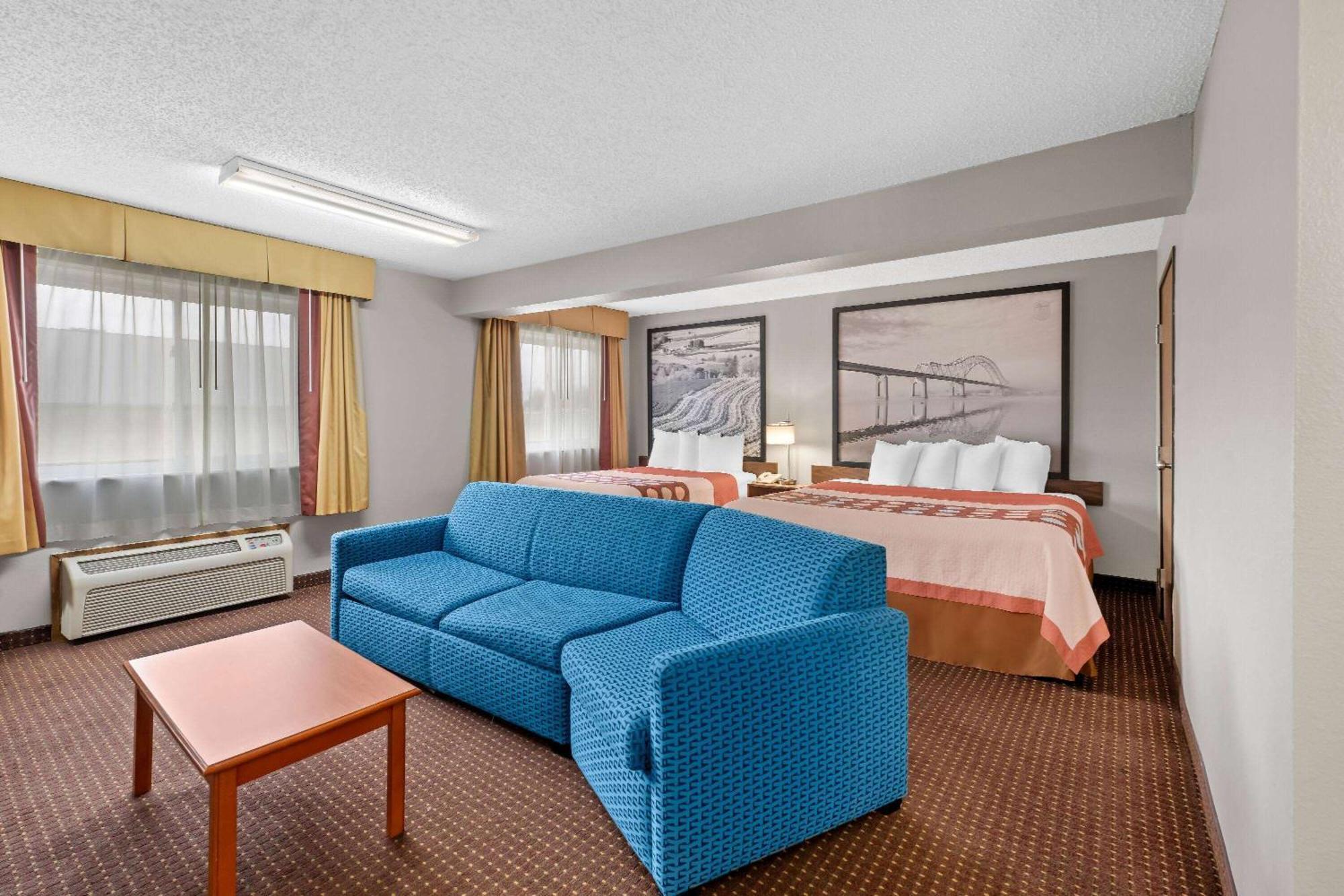 Super 8 By Wyndham Waverly Exterior photo