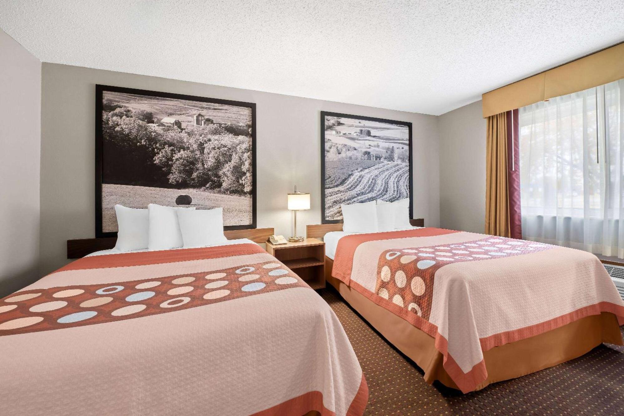 Super 8 By Wyndham Waverly Exterior photo