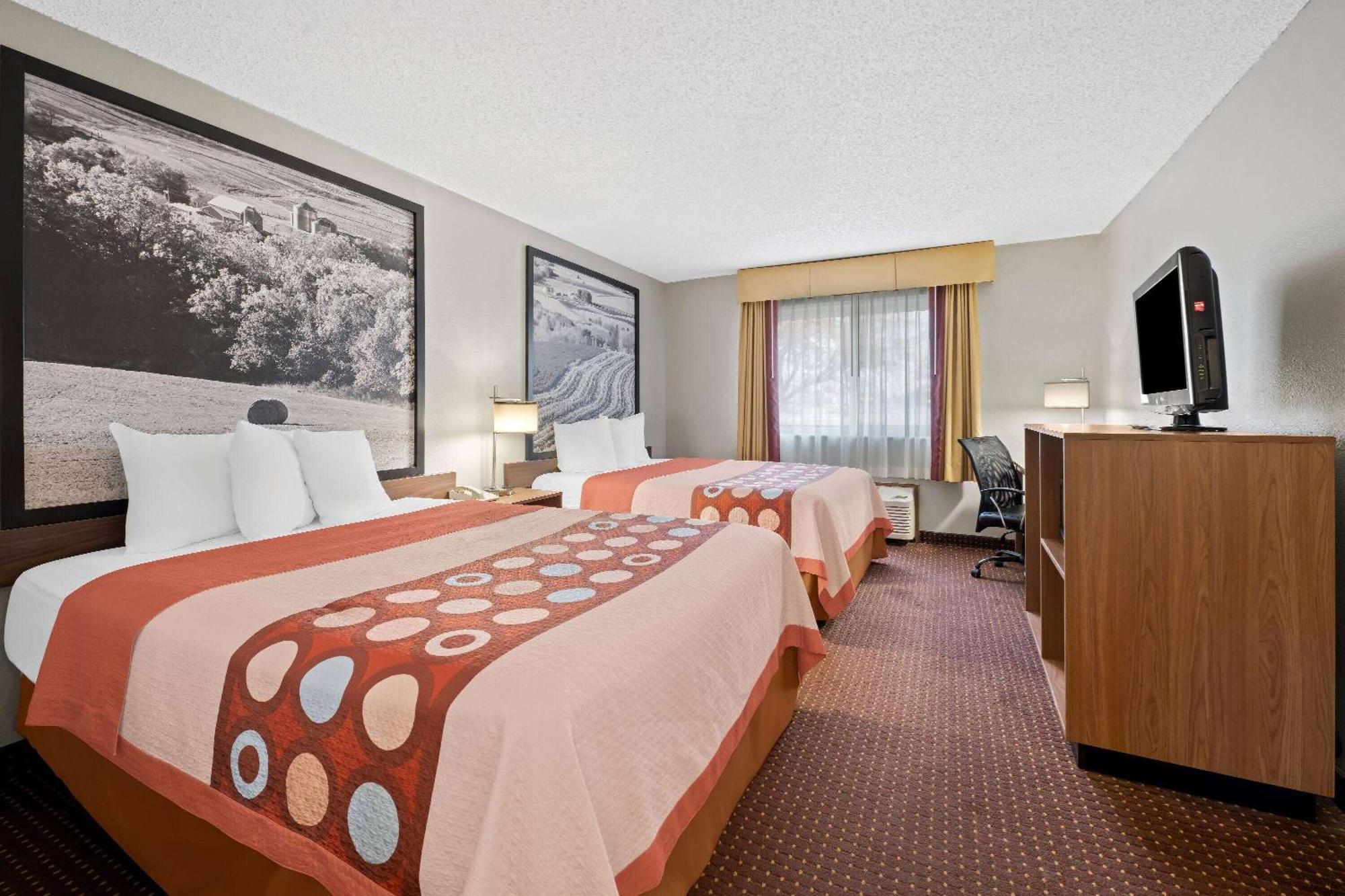 Super 8 By Wyndham Waverly Exterior photo